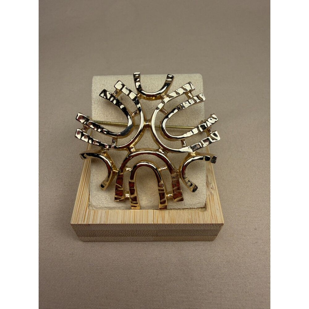 Vintage 1970s Signed Sarah Coventry Gold-Tone Openwork Brooch Pin